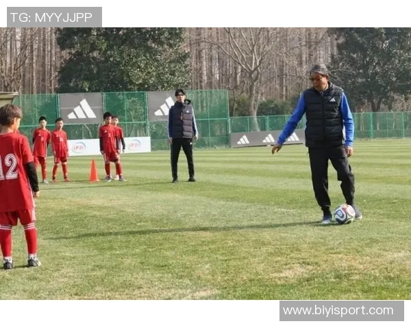 崇明六虎之一吕文君退役后执教海港四度夺中超冠军