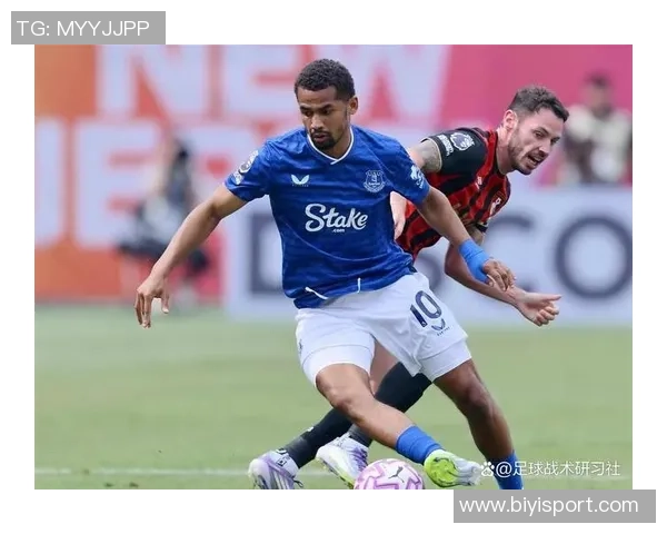 埃弗顿宣布提前召回18岁中场阿姆斯特朗重返球队助力争夺主力位置